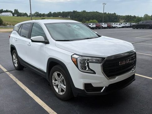 Used 2024 GMC Terrain SLE FWD image 4