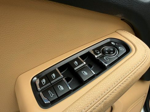 Used 2018 Porsche Macan AWD/4WD image 35