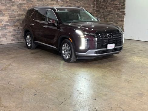 Used 2023 Hyundai Palisade SEL w/ Winter Package AWD/4WD image 3
