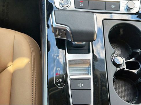 Used 2025 Audi Q7 3.0T Premium image 32