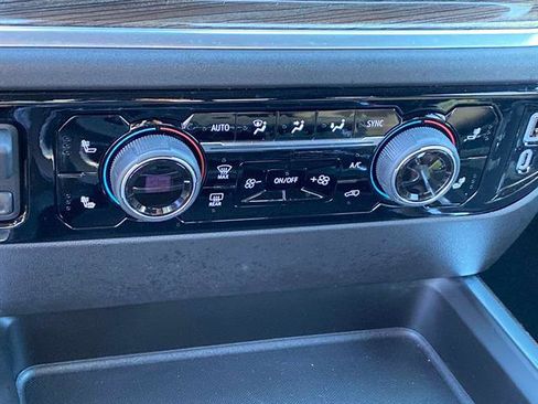 Used 2025 Chevrolet Silverado 2500 LT w/ Convenience Package image 14