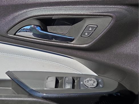 Used 2025 Chevrolet Trax LT image 13