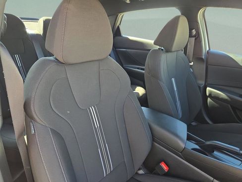 Used 2025 Hyundai Elantra Sport image 31