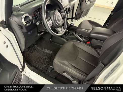 Used 2016 Jeep Wrangler Unlimited Sahara AWD/4WD image 21