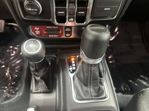 Used 2024 Jeep Gladiator Rubicon w/ Convenience Group image 17