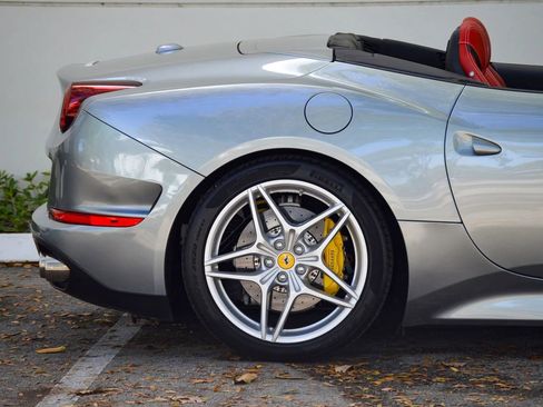 Used 2015 Ferrari California T RWD image 24