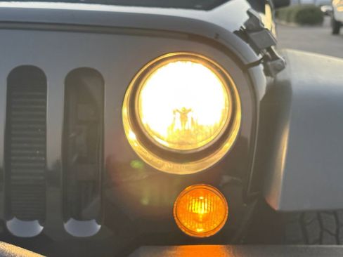 Used 2018 Jeep Wrangler Unlimited Sport w/ Connectivity Group image 23