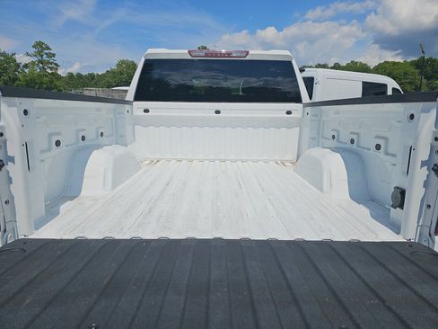 Used 2023 Chevrolet Silverado 1500 LT AWD/4WD image 12