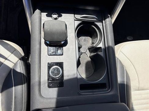 Used 2024 Land Rover Discovery Dynamic SE AWD/4WD image 15