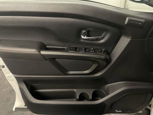 Used 2021 Nissan Titan PRO-4X w/ Pro-4x Convenience Package AWD/4WD image 16