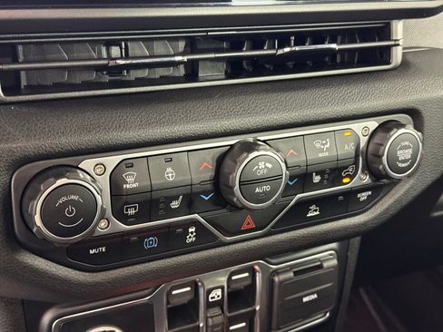 Certified 2024 Jeep Wrangler Unlimited AWD/4WD image 25