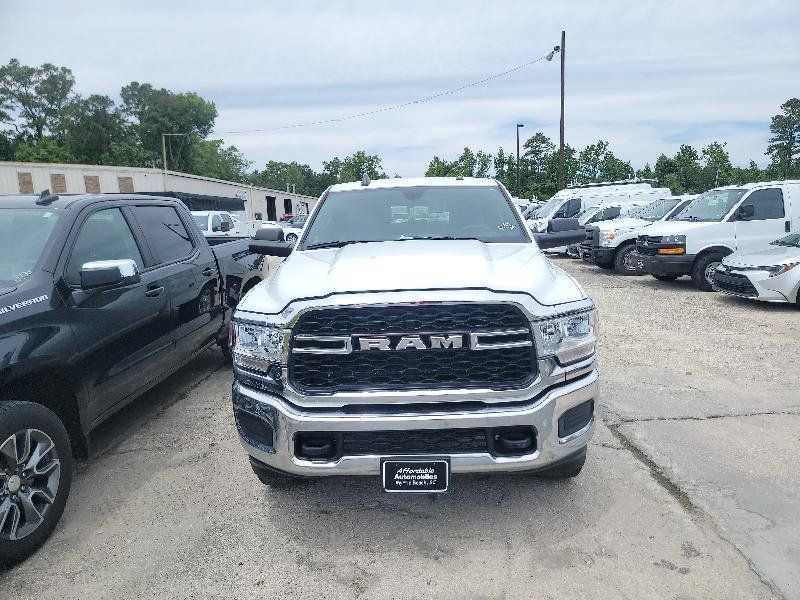 Used 2022 RAM 3500 Tradesman w/ Chrome Appearance Group AWD/4WD image 3