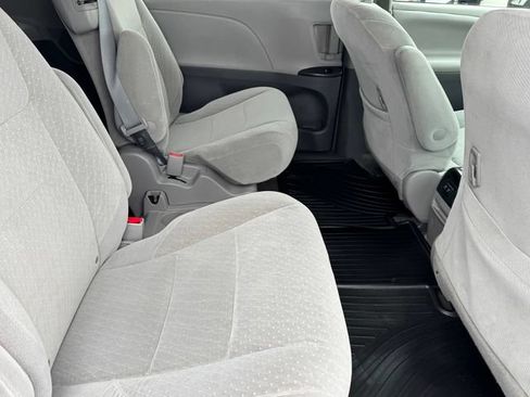 Used 2018 Toyota Sienna LE FWD image 8