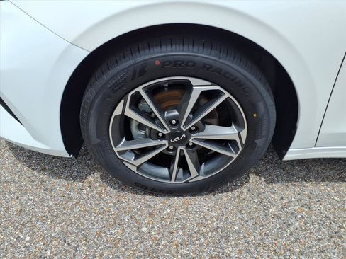 Used 2023 Kia Forte LXS w/ LXS Technology Package FWD image 9