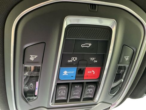 Used 2025 Jeep Grand Cherokee Limited AWD/4WD image 17
