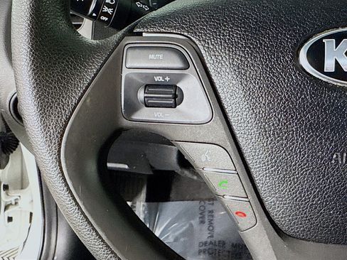 Used 2017 Kia Forte LX image 14