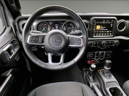 Used 2023 Jeep Wrangler Unlimited Rubicon 4xe w/ Cold Weather Group AWD/4WD image 17