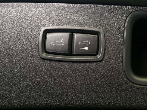 Used 2026 Porsche Macan AWD/4WD image 21