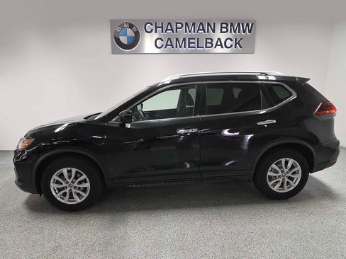 Used 2020 Nissan Rogue SV FWD image 3