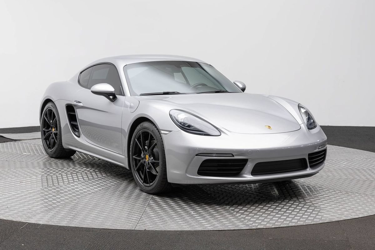 Used 2019 Porsche 718 Cayman RWD image 4