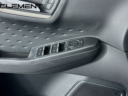 Used 2020 Ford Escape SE image 25