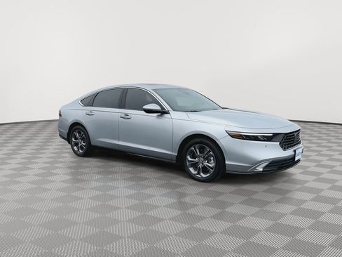 Used 2024 Honda Accord EX-L image 2