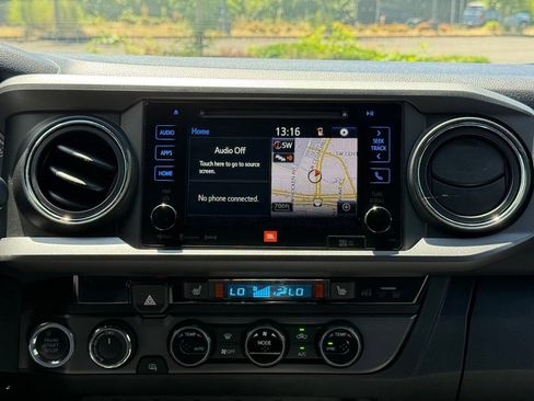 Used 2017 Toyota Tacoma TRD Off-Road AWD/4WD image 26