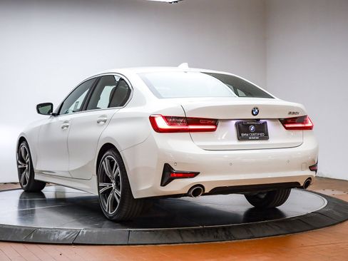 Certified 2022 BMW 330i Sedan w/ Premium Package 2 image 9