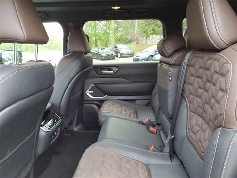 Used 2025 Nissan Armada Platinum Reserve image 6