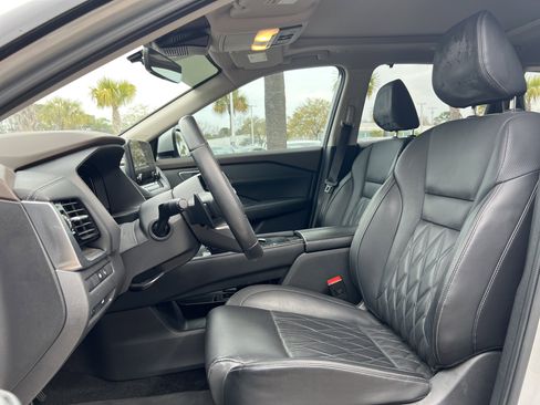 Used 2023 Nissan Rogue Platinum w/ Platinum Premium Package image 16