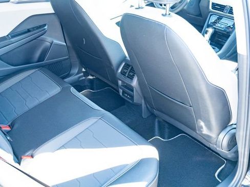 New 2026 Volkswagen Taos SE FWD image 38