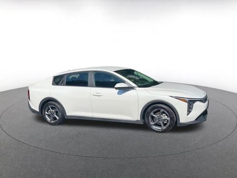 Used 2025 Kia K4 FWD image 2