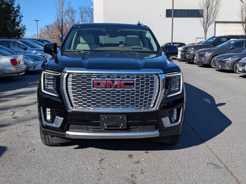 Used 2023 GMC Yukon XL Denali w/ Denali Reserve Package image 8