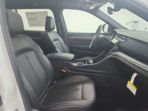 New 2025 Jeep Grand Cherokee L Limited image 19