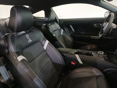Used 2021 Ford Mustang Shelby GT500 w/ Technology Package RWD image 12