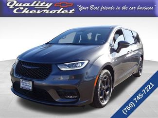 Used 2022 Chrysler Pacifica Touring-L w/ S Appearance Package video 1