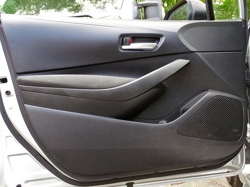 Used 2021 Toyota Corolla LE FWD image 25
