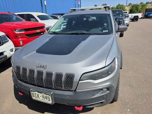 Used 2019 Jeep Cherokee Trailhawk image 2