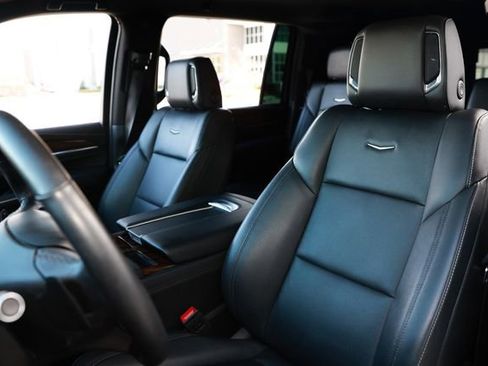 Used 2023 Cadillac Escalade ESV Luxury image 9