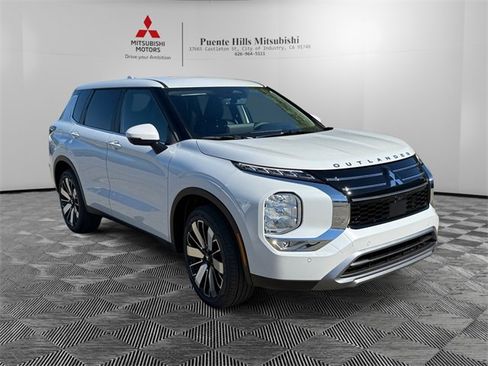 New 2025 Mitsubishi Outlander SE image 3