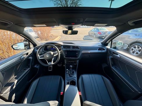 Used 2023 Volkswagen Tiguan SE R-Line image 10