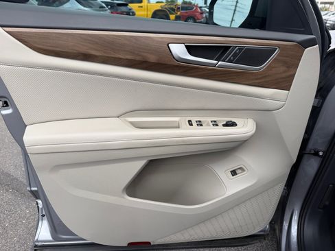 Used 2024 Volkswagen Atlas SE w/ Panoramic Sunroof Package image 13