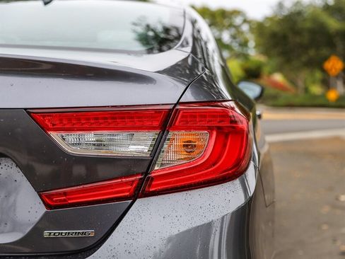 Used 2018 Honda Accord Touring image 15