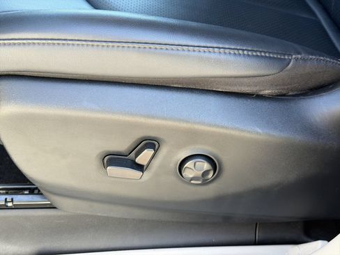 Used 2024 Chrysler Pacifica Limited FWD image 12