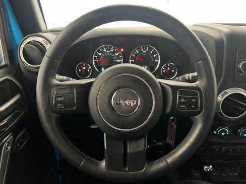 Used 2017 Jeep Wrangler Unlimited Rubicon w/ Cold Weather Group image 13