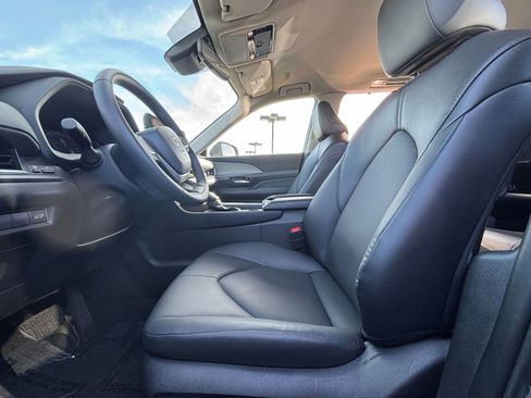 Used 2025 Toyota Grand Highlander XLE image 28