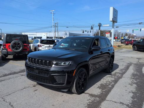 New 2026 Jeep Grand Cherokee Altitude AWD/4WD image 4