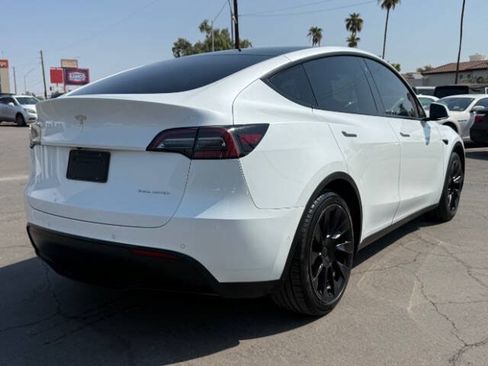 Used 2022 Tesla Model Y Long Range AWD/4WD image 3