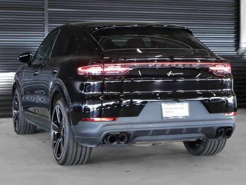 Certified 2023 Porsche Cayenne Platinum Edition image 3