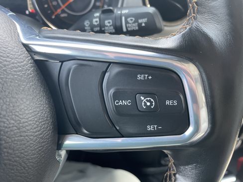 Used 2023 Jeep Wrangler Unlimited Sahara AWD/4WD image 16